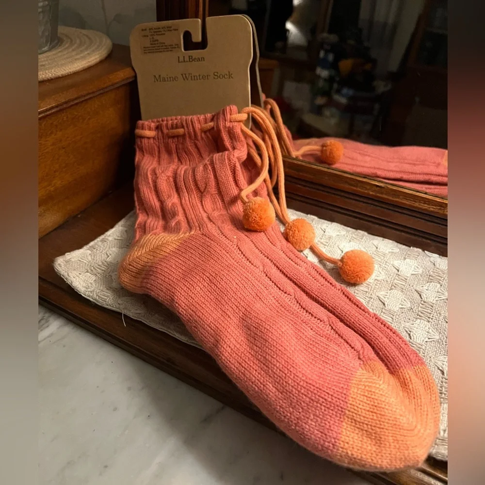 LL BEAN Maine Winter Socks‎ Cable Knit with Decorative Pom Poms Orange Wms L-XL